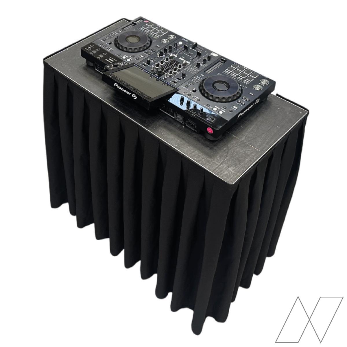 Basic 1,5 x 0,5 dj booth, podiumdeel op 1 meter huren bij RSL Rental