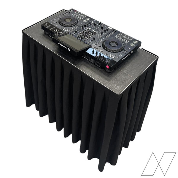 Basic 1,5 x 0,5 dj booth, podiumdeel op 1 meter